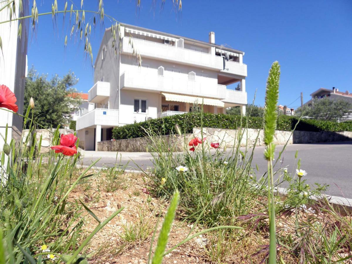 Apartments & Rooms Peranic Novalja Exterior photo