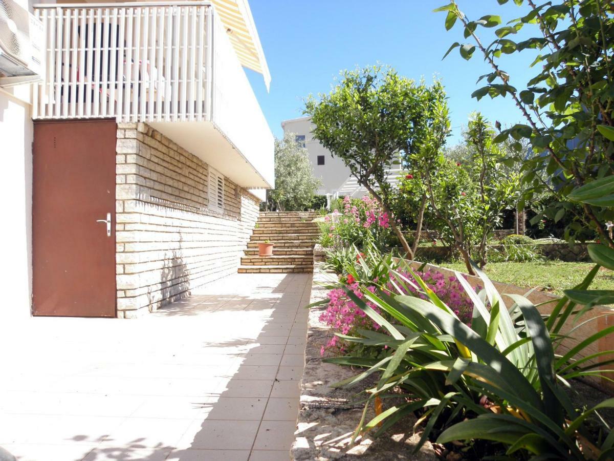 Apartments & Rooms Peranic Novalja Exterior photo